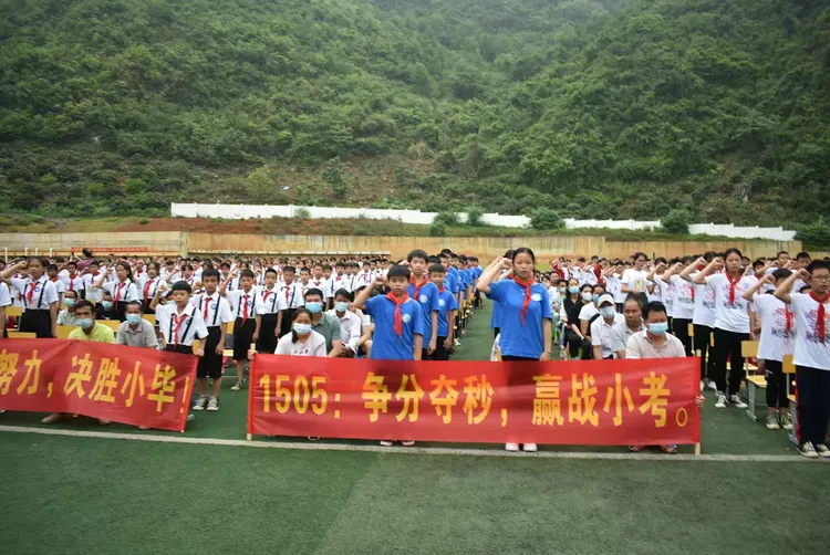 包含争分夺秒，球员全力以赴，拼搏不懈的词条