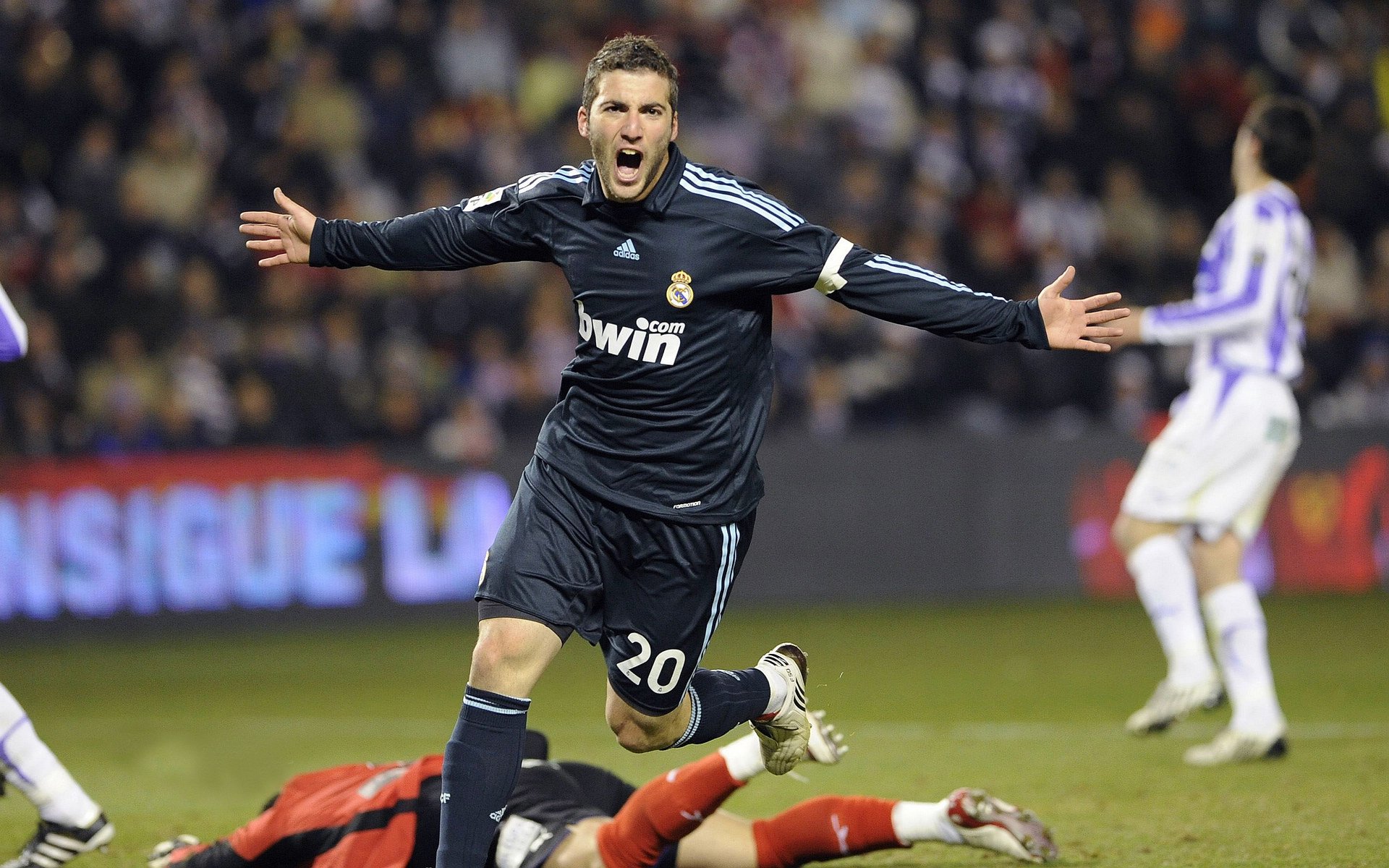 迪亚斯统治级数据引爆蓝军火力,切尔西战术体系全面压制卡塔尔式足球