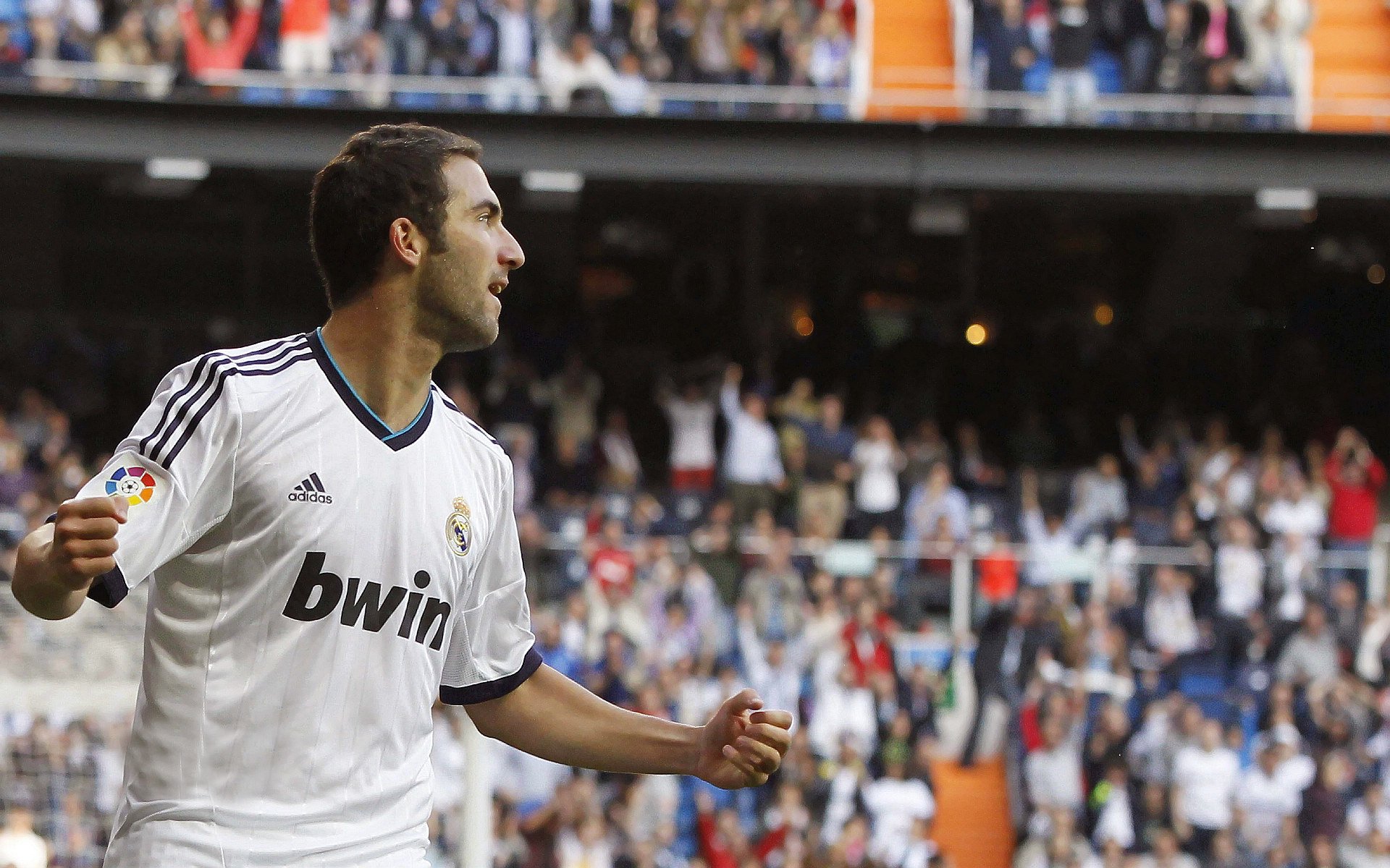 智利完胜波兰,卡拉斯科状态火热,南美风暴席卷欧洲劲旅